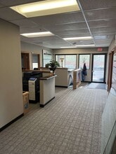 17355 Boones Ferry Rd, Lake Oswego, OR to rent Interior Photo- Image 1 of 7