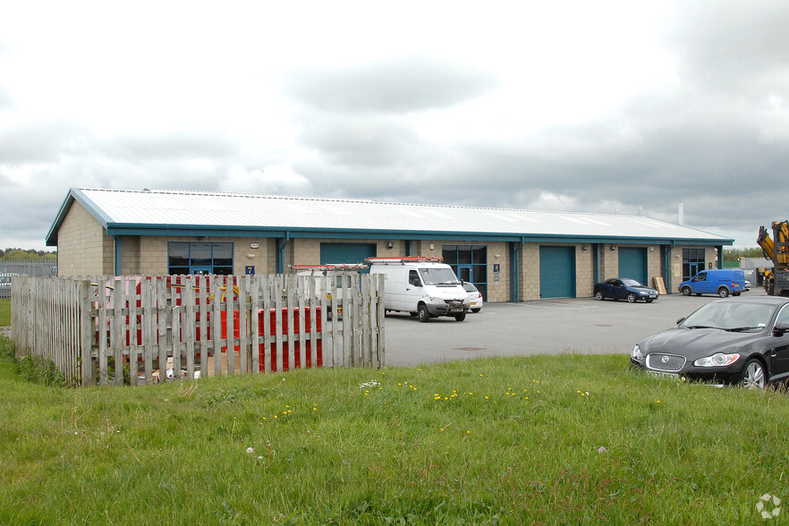 Gwalchmai, Holyhead for rent - Primary Photo - Image 1 of 3