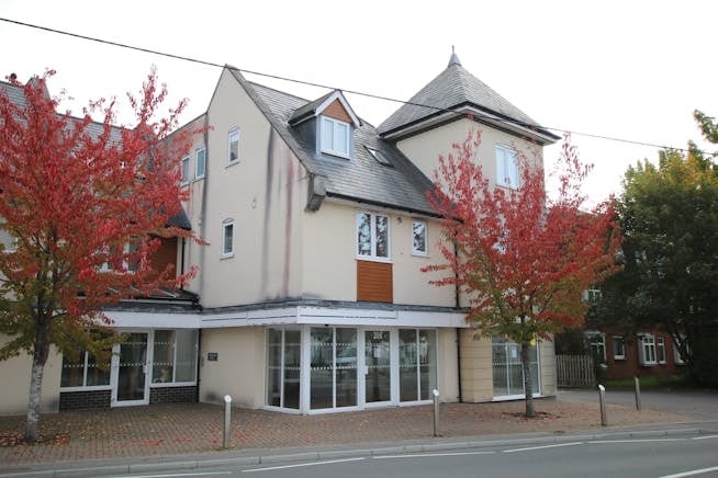 206 Station Rd, West Moors to rent - Building Photo - Image 2 of 2