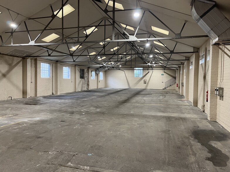 5-7 Sang Pl, Kirkcaldy to rent - Building Photo - Image 2 of 6