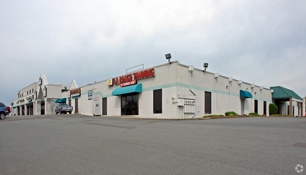 6000 Meadow Brook Mall Ct, Clemmons, NC for sale - Primary Photo - Image 1 of 1