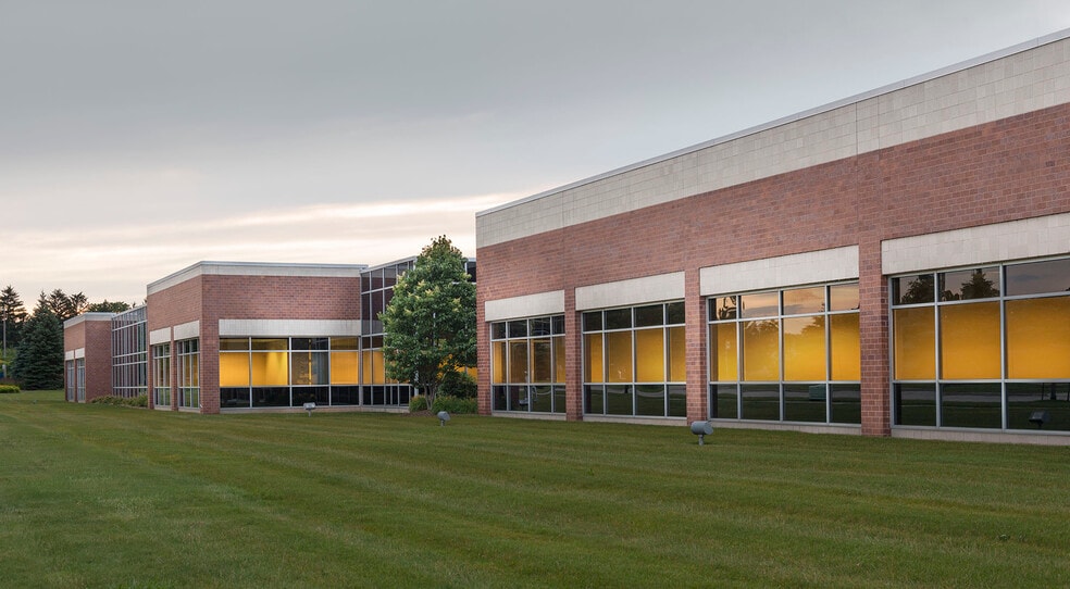 10200 Innovation Dr, Milwaukee, WI to rent - Building Photo - Image 3 of 6