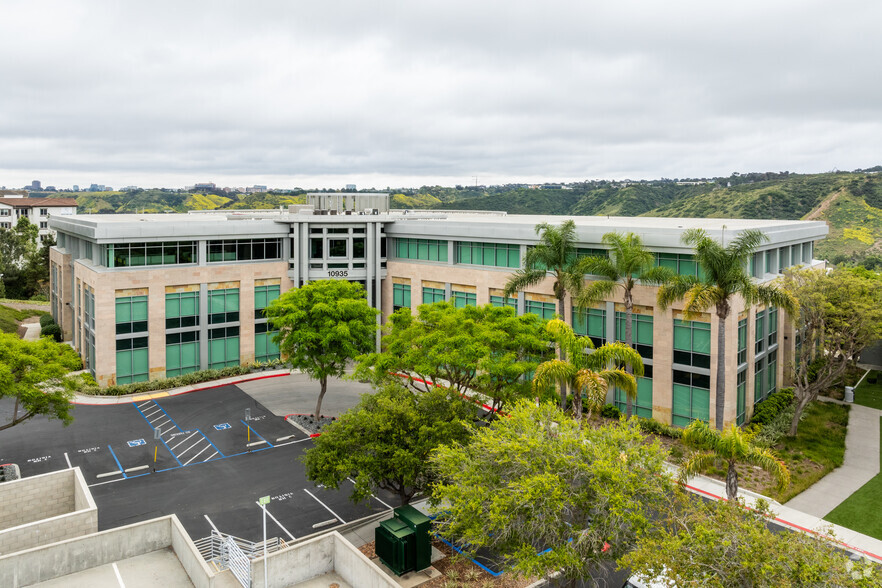 10935 Vista Sorrento Pky, San Diego, CA for sale - Primary Photo - Image 1 of 1