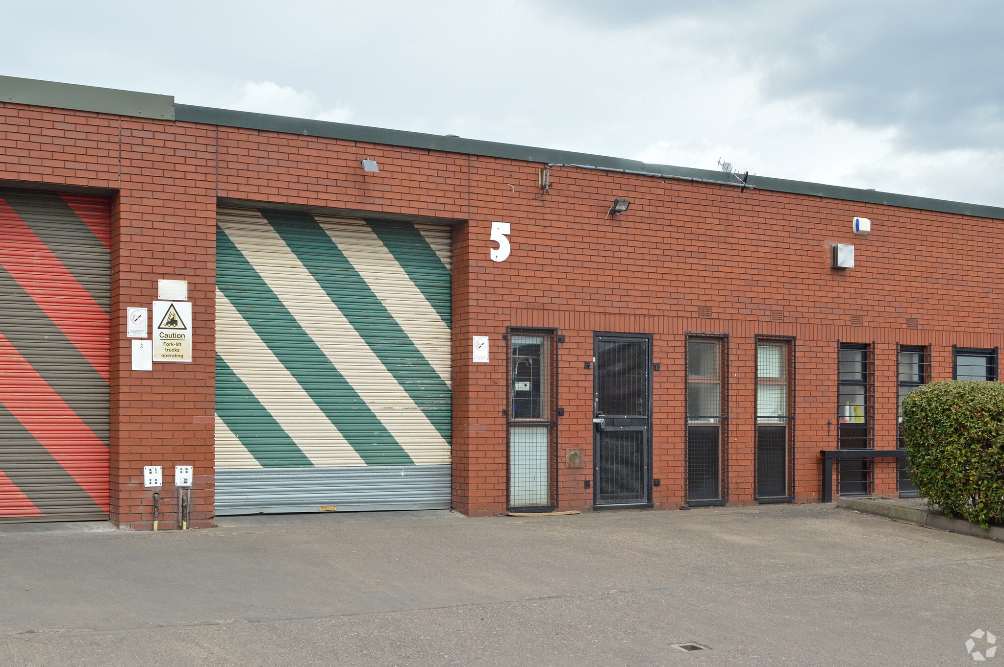 6 Park Ln, Wolverhampton to rent Primary Photo- Image 1 of 8