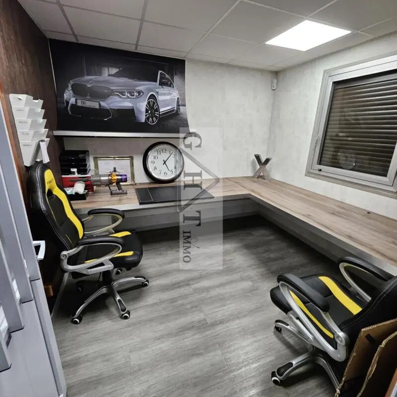 Office in Verrières-le-Buisson to rent Building Photo- Image 1 of 5