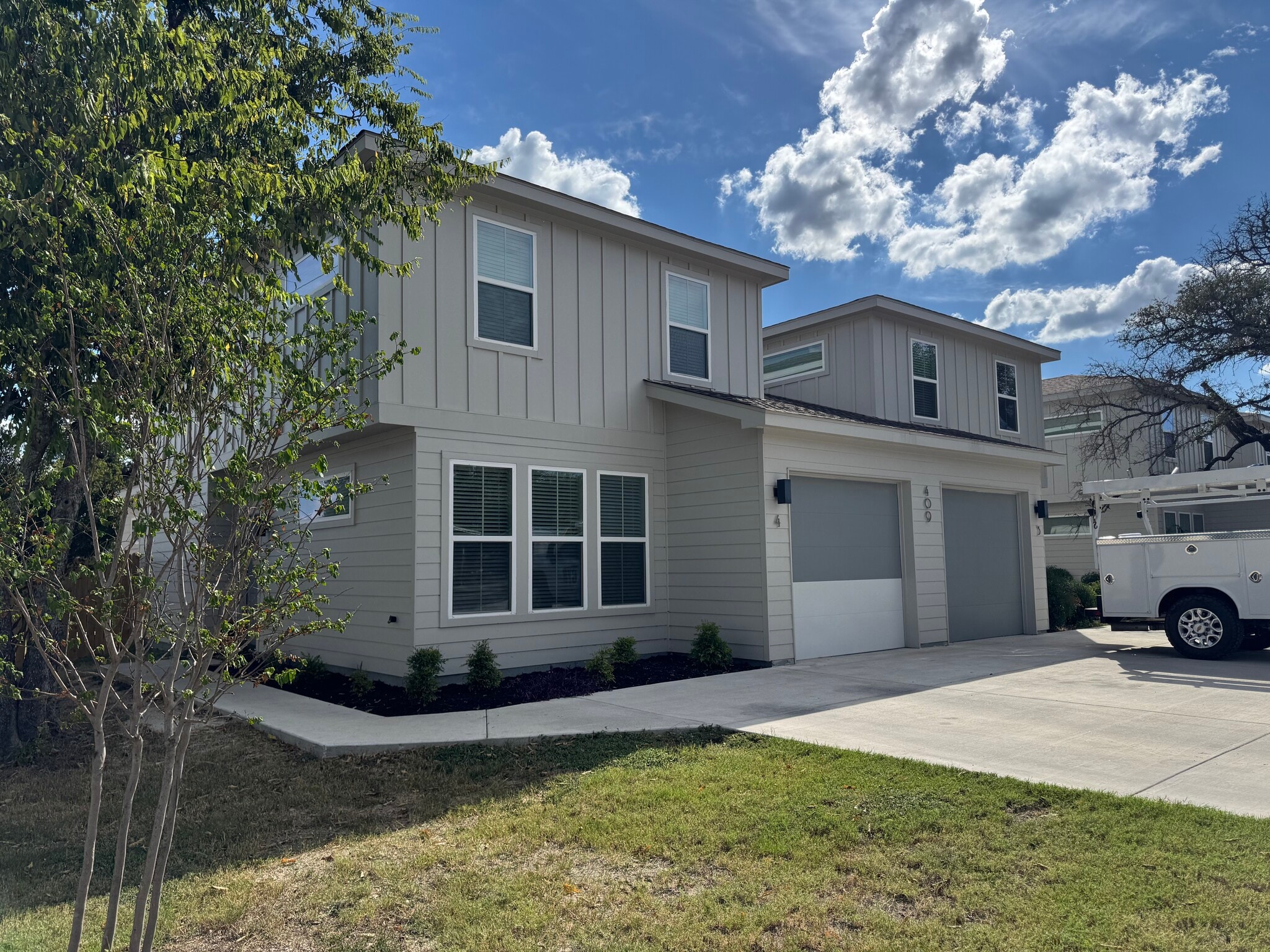 Burnet Single Family & Duplex Portfolio portfolio of 6 properties for sale on LoopNet.co.uk Primary Photo- Image 1 of 7