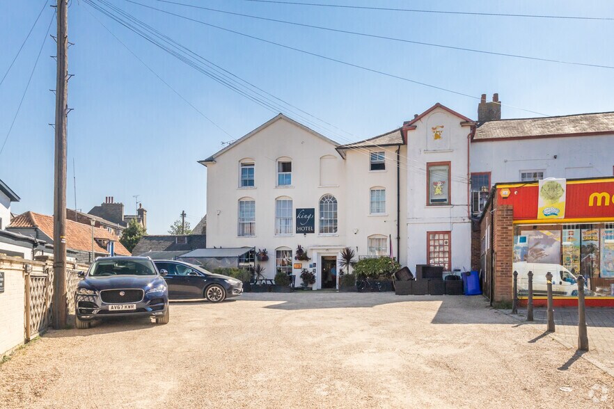 Kingston Pass, Newmarket for sale - Building Photo - Image 1 of 14