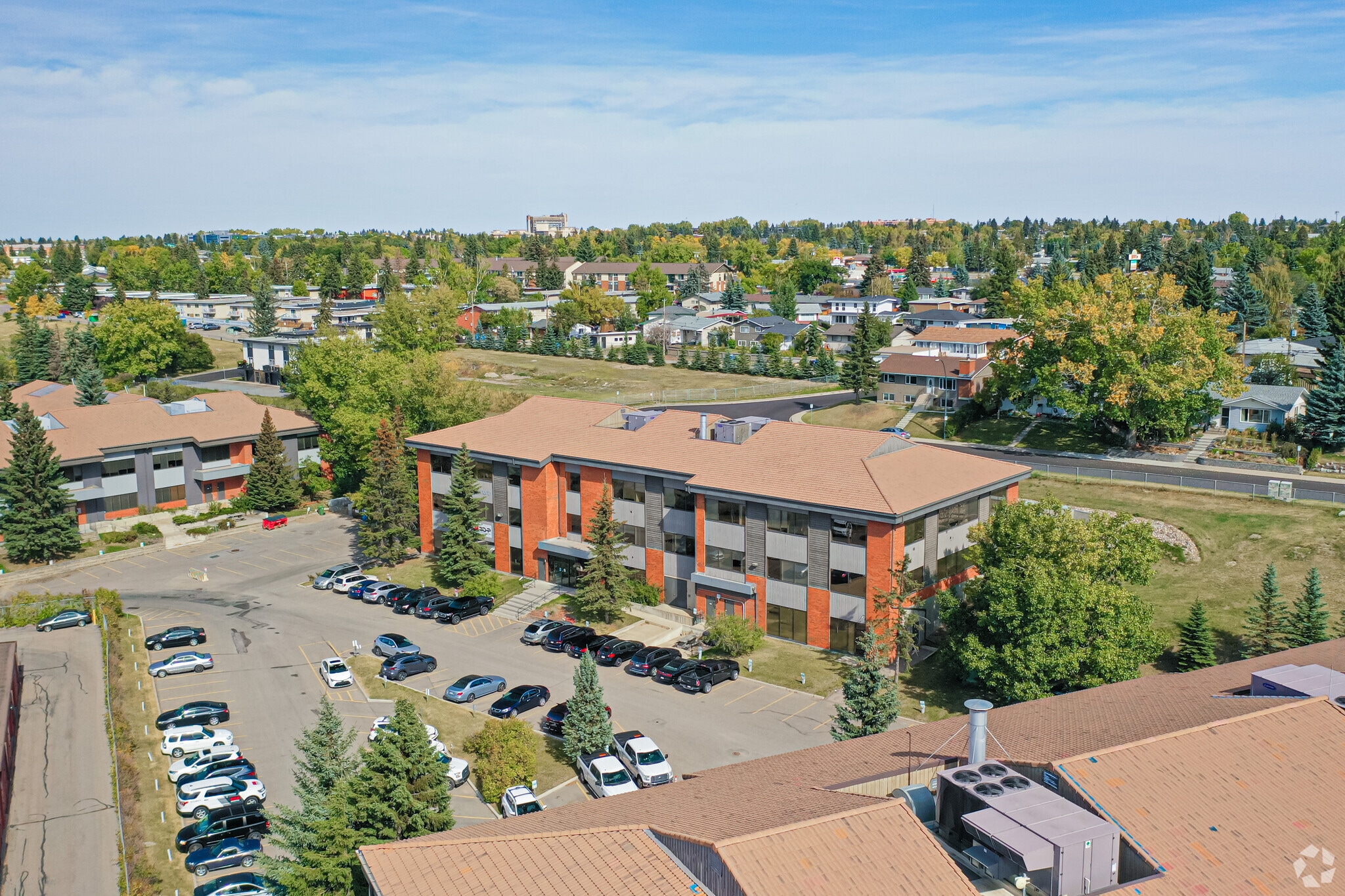 8 Manning Clos NE, Calgary, AB to rent Primary Photo- Image 1 of 3