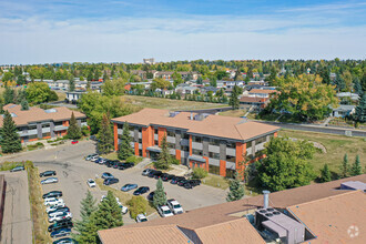 8 Manning Clos NE, Calgary, AB for rent Building Photo- Image 1 of 3