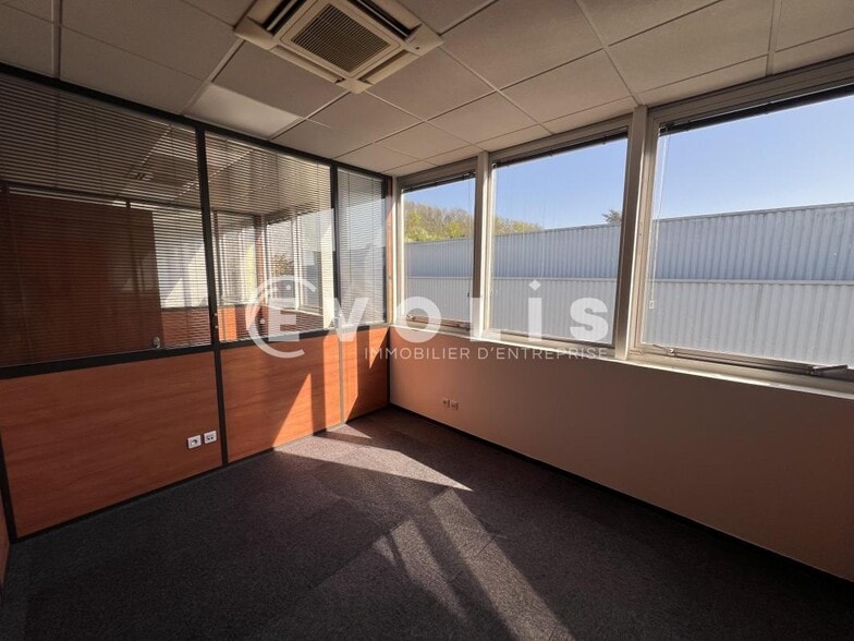 Light Industrial in Neuilly Sur Marne to rent - Interior Photo - Image 3 of 29