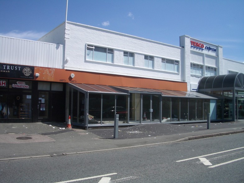 326-340 Dunstable Rd, Luton for rent - Building Photo - Image 3 of 6