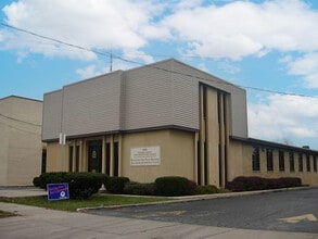 1226 N Michigan Ave, Saginaw, MI for rent Building Photo- Image 2 of 4