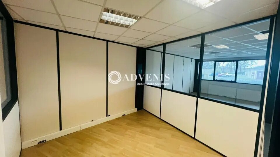 Office in Mérignac to rent - Interior Photo - Image 2 of 5