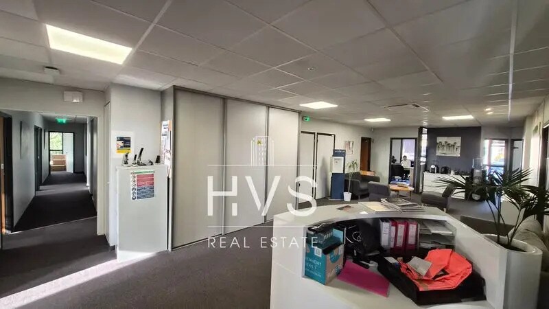Office in Aix-en-Provence to rent - Interior Photo - Image 2 of 6