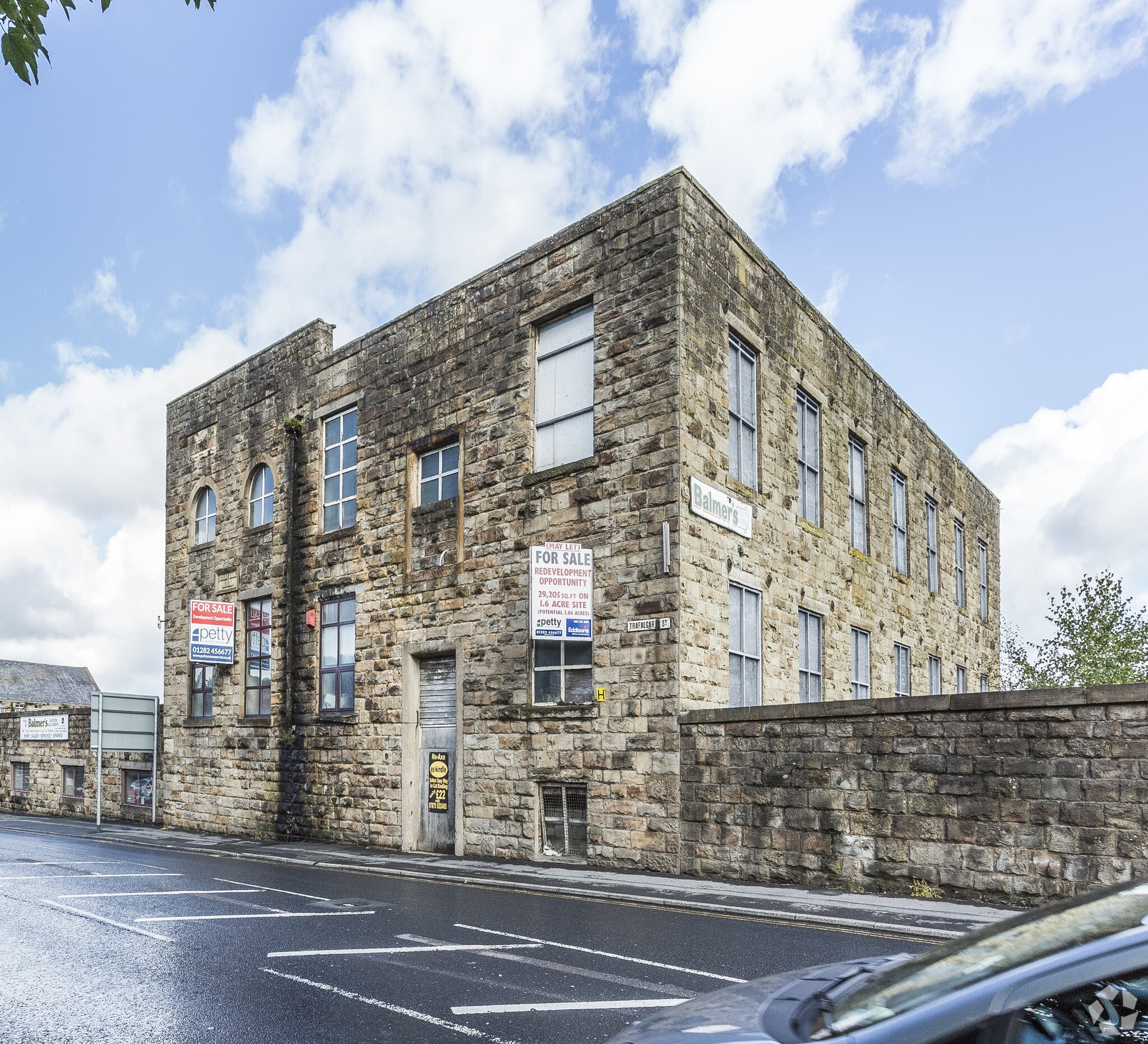 Trafalgar St, Burnley to rent Primary Photo- Image 1 of 3
