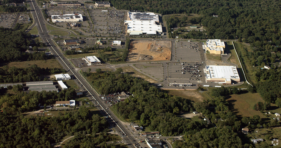 19 Lanes Mill Rd, Howell, NJ for rent - Primary Photo - Image 1 of 8