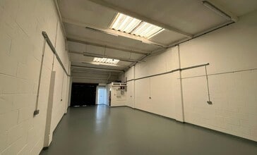 The Sidings, London to rent Interior Photo- Image 2 of 2