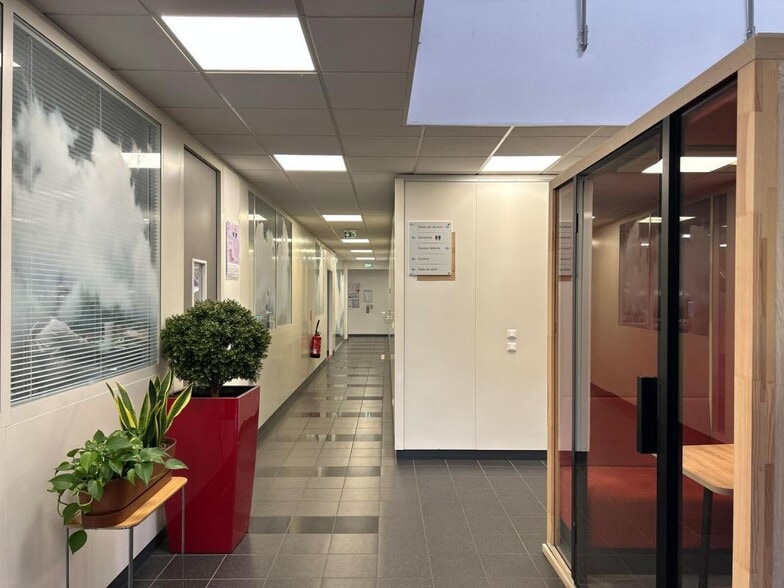 Allée Jacques Monod, Saint-Priest to rent - Building Photo - Image 3 of 15