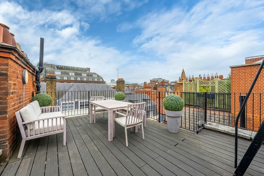 22 Gilbert St, London to rent - Building Photo - Image 3 of 22