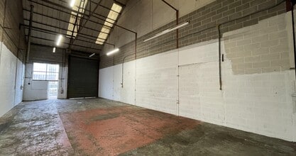 Whieldon Rd, Stoke On Trent to rent Interior Photo- Image 2 of 4