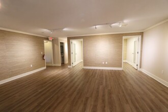 955 W Wade Hampton Blvd, Greer, SC for rent Interior Photo- Image 2 of 7