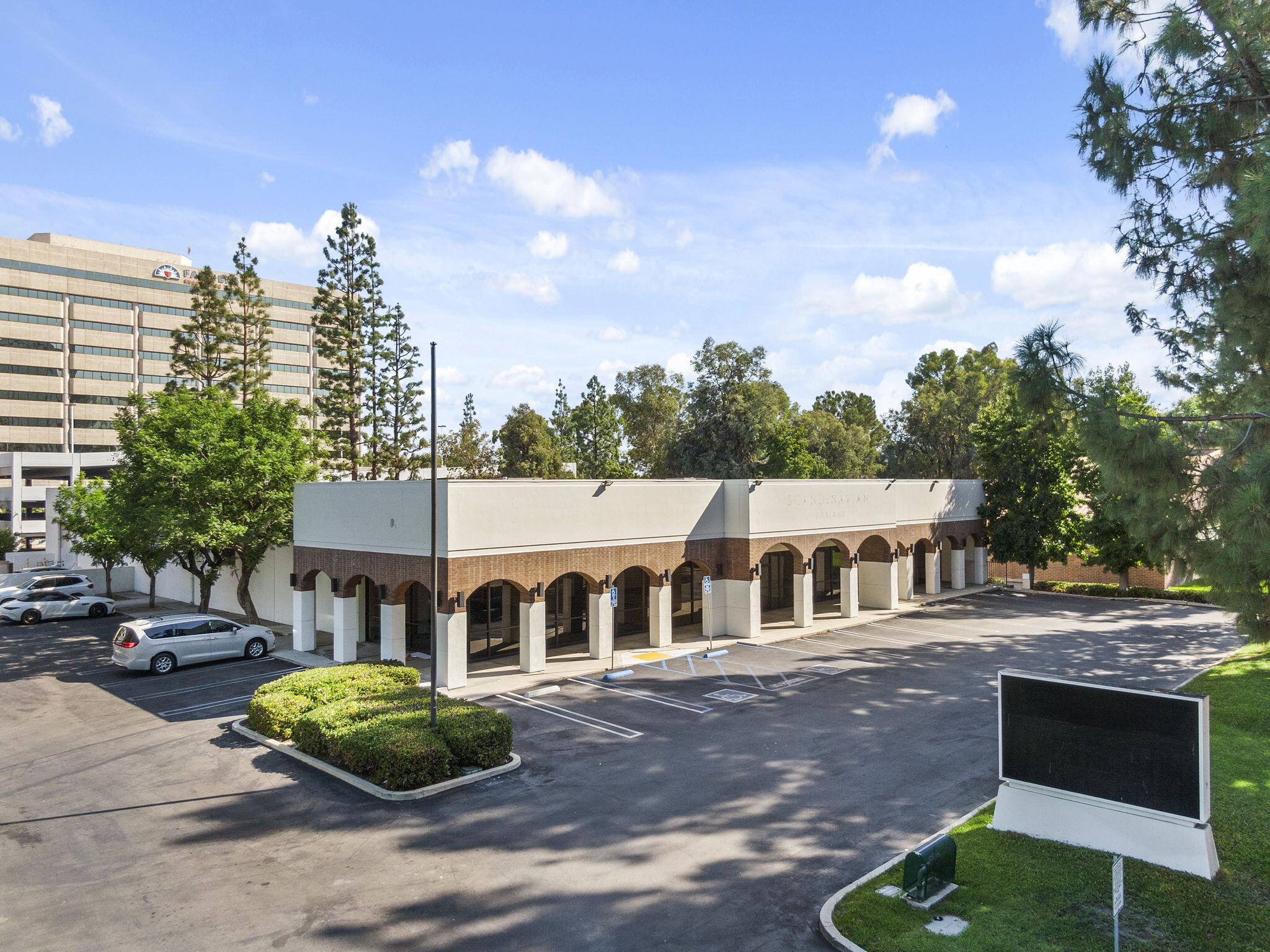 21725 Erwin St, Woodland Hills, CA for rent Building Photo- Image 1 of 20