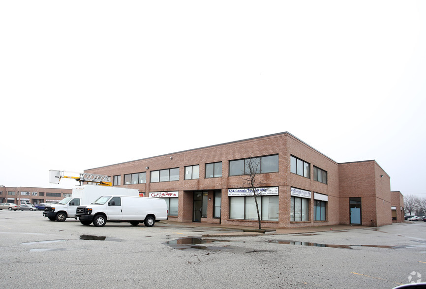 21 Kenview Blvd, Brampton, ON for sale - Building Photo - Image 2 of 7