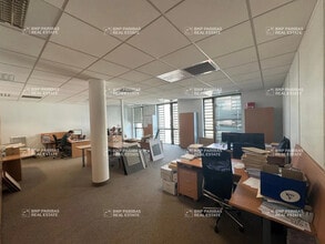 Office in Marseille to rent Building Photo- Image 2 of 16