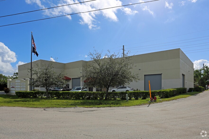 1295312959 SE Suzanne Dr, Hobe Sound 33455 WAREHOUSE CONDOS UK
