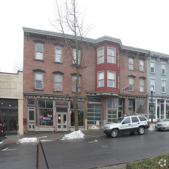 83-85 Broadway, Kingston, NY for rent - Primary Photo - Image 1 of 2