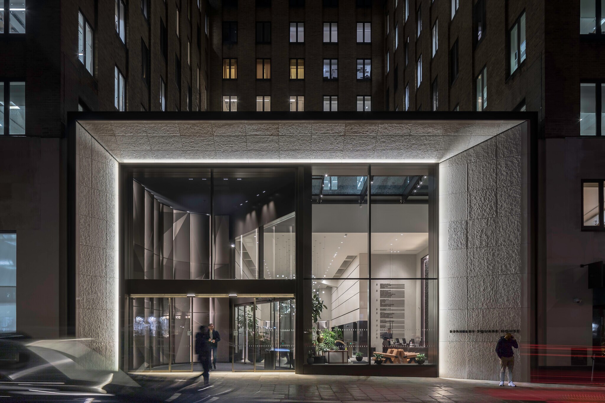 Berkeley Sq, London to rent Building Photo- Image 1 of 11
