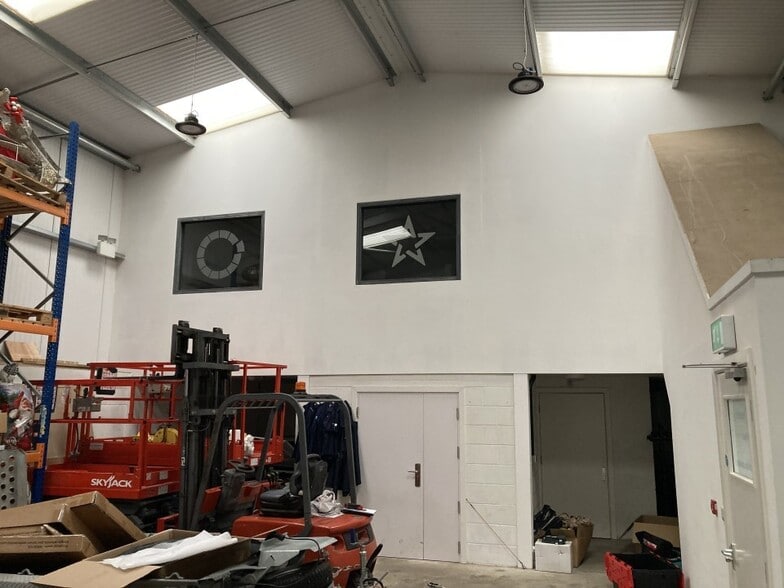 Dannemora Dr, Sheffield to rent - Interior Photo - Image 2 of 2