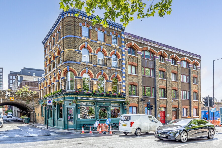 36-37 Albert Embankment, London to rent - Primary Photo - Image 1 of 2