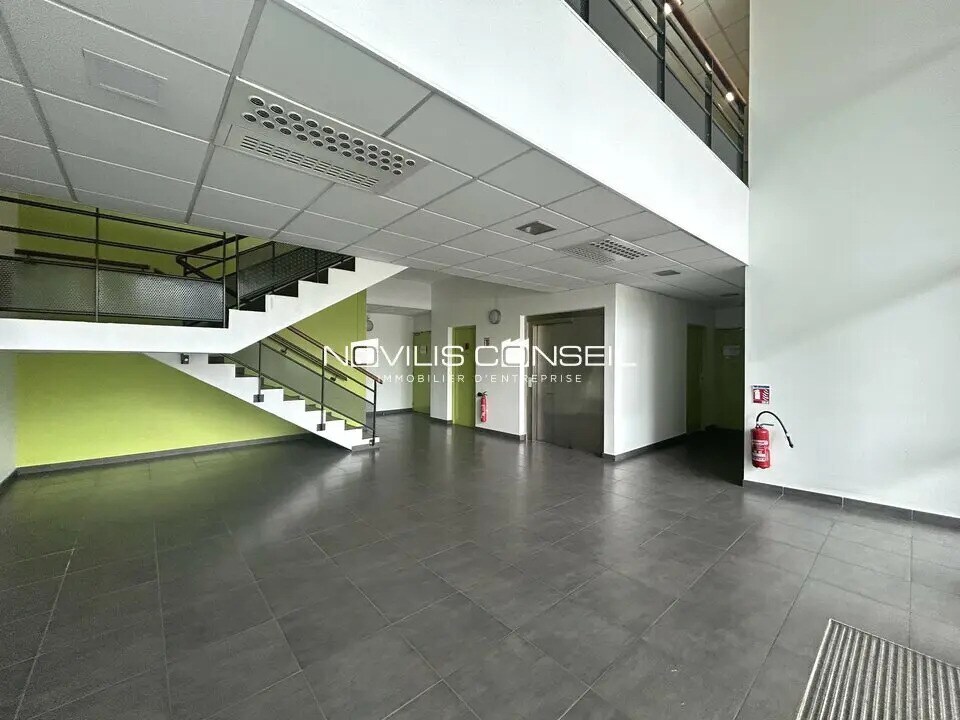 Office in Labège to rent Lobby- Image 1 of 7