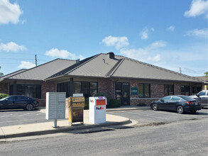 4104 W 6th St, Lawrence, KS for rent Building Photo- Image 1 of 4