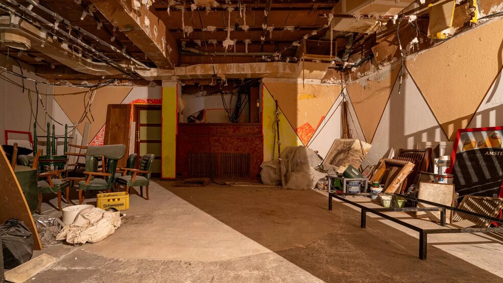 Retail in Cuenca, Cuenca to rent - Interior Photo - Image 1 of 1