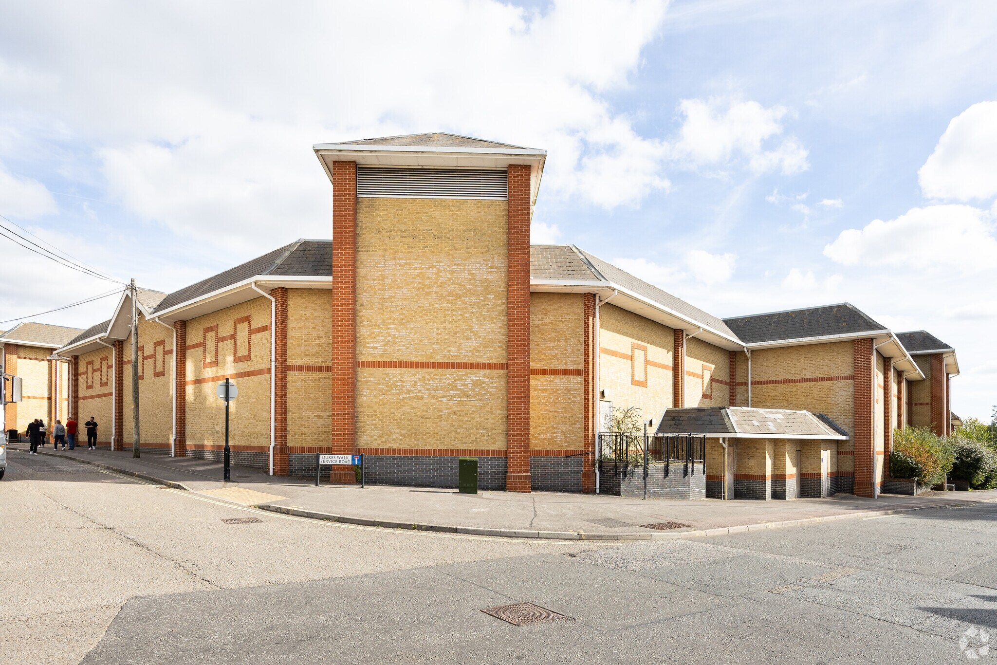 Dukes Walk, Waterlooville to rent Primary Photo- Image 1 of 5
