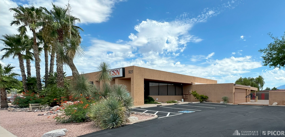 921 S Prudence Rd, Tucson, AZ for rent - Building Photo - Image 1 of 7