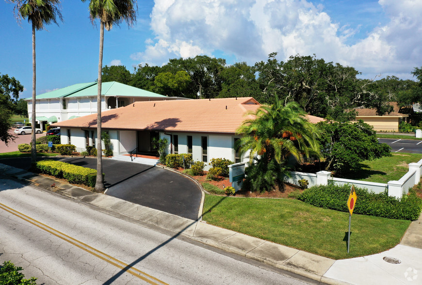 609 Indian Rocks Rd, Belleair, FL for sale - Primary Photo - Image 1 of 21