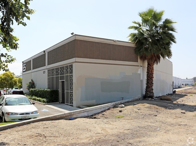 9211 Greenleaf Ave, Santa Fe Springs, CA for rent - Building Photo - Image 3 of 7