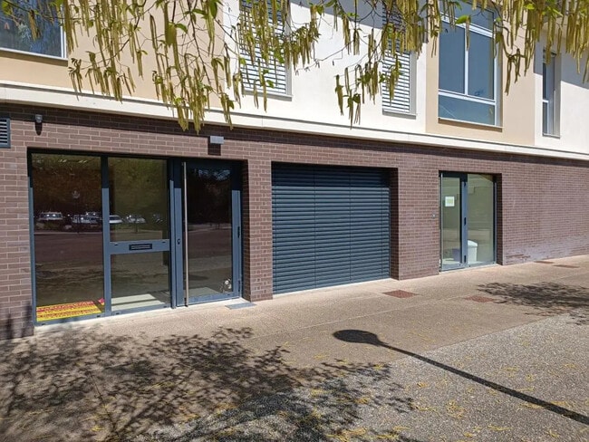 Location Commerce 61 m²