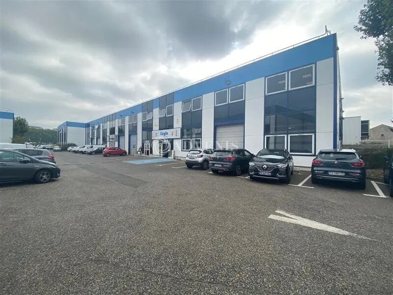 Light Industrial in Vitry-sur-Seine to rent Building Photo- Image 1 of 7