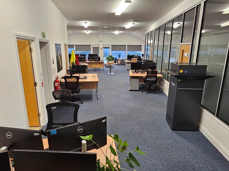 Meadow Barn, Fairclough Hall Farm, Hitchin to rent - Interior Photo - Image 2 of 11