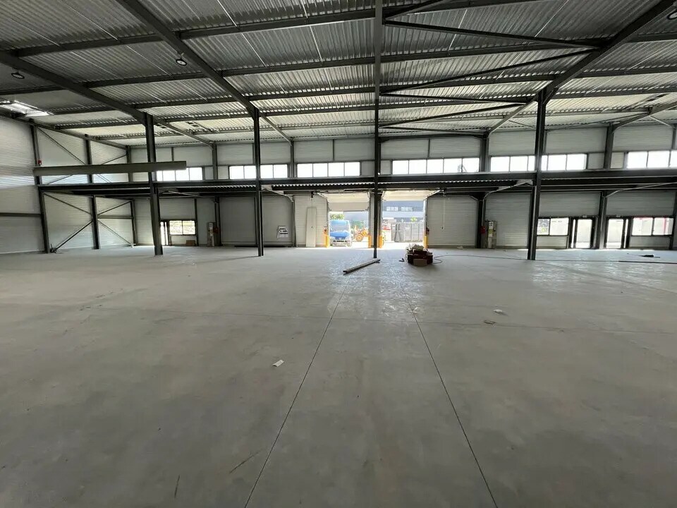 Light Industrial in Aulnay-sous-Bois to rent Interior Photo- Image 1 of 14