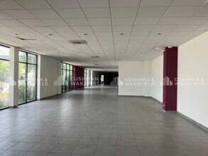 105 Rue Francois Hennebique, Aix-en-Provence to rent Interior Photo- Image 2 of 5