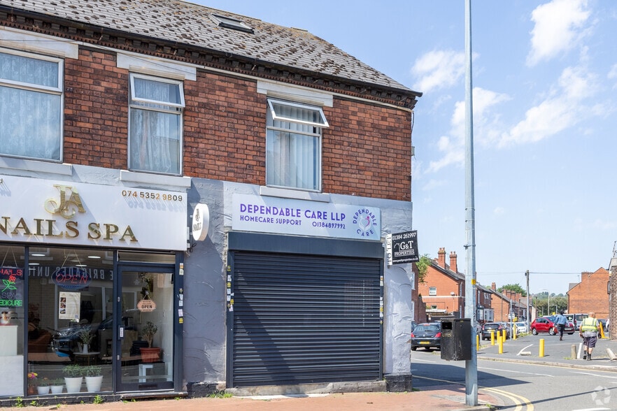 204 Halesowen Rd, Cradley Heath to rent - Building Photo - Image 2 of 6