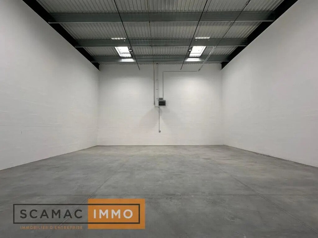 Location Entrepôt 1 341 m² - Photo 1