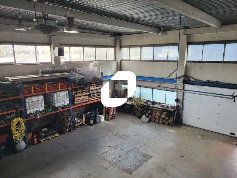 Location Local d'activités 493 m² - Photo 1