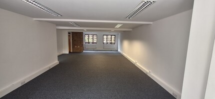 3-5 Station Rd, Pulborough to rent Interior Photo- Image 1 of 2