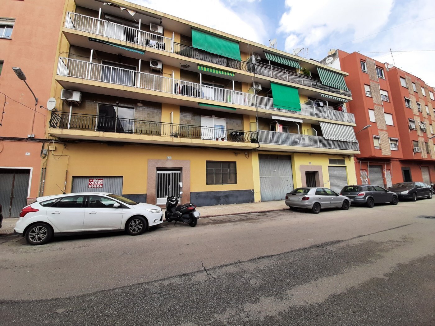 Retail in Alzira, Valencia to rent Building Photo- Image 1 of 32